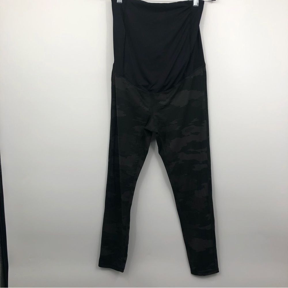 ‎Isabel Maternity Camo Leggings Size Large